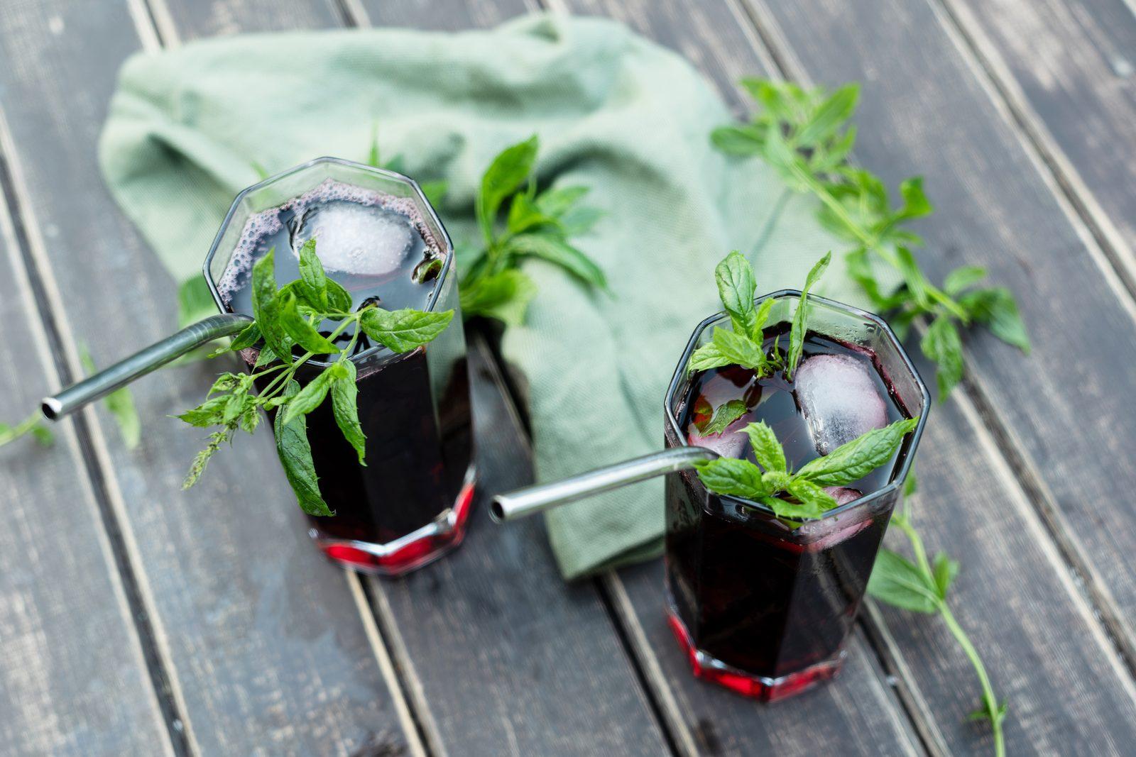 Refreshing drink with ice cubes and fresh mint